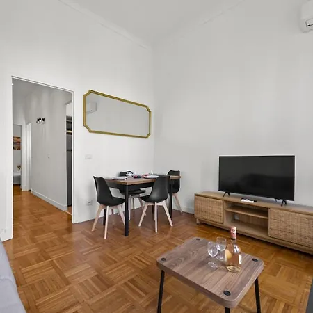 Lumineux 4pax Dans Batiment Historique Menton